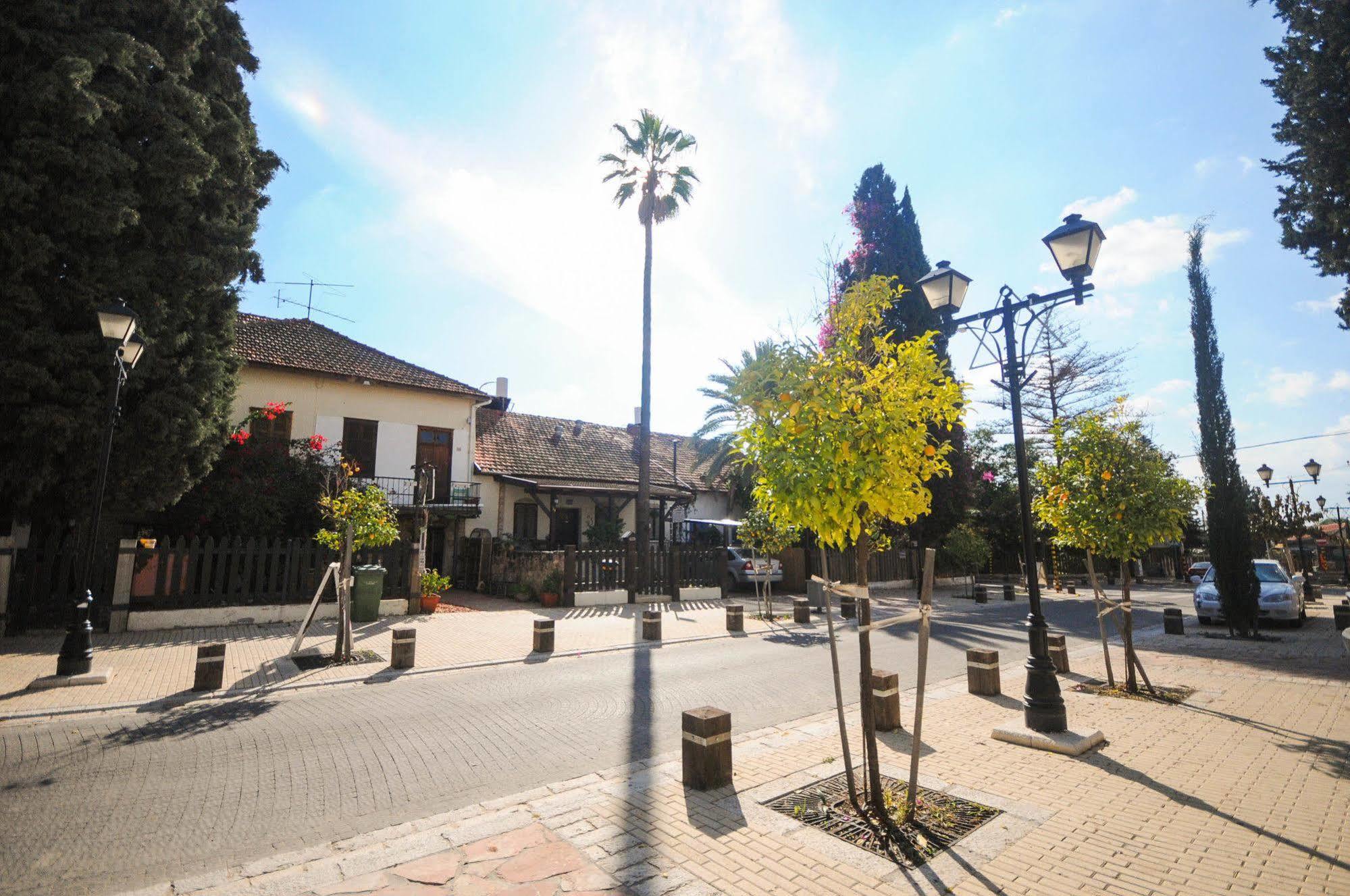 Hapina-Shel-Michal Hotel Mazkeret Batya Exterior photo