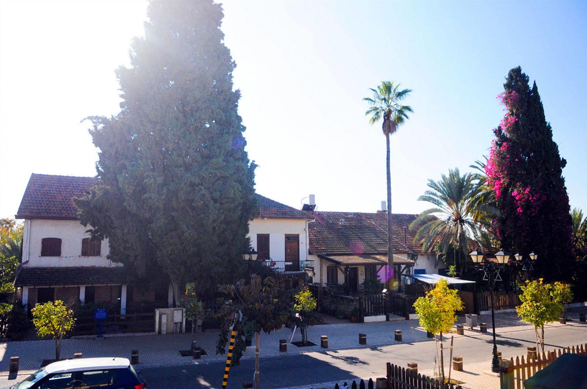 Hapina-Shel-Michal Hotel Mazkeret Batya Exterior photo