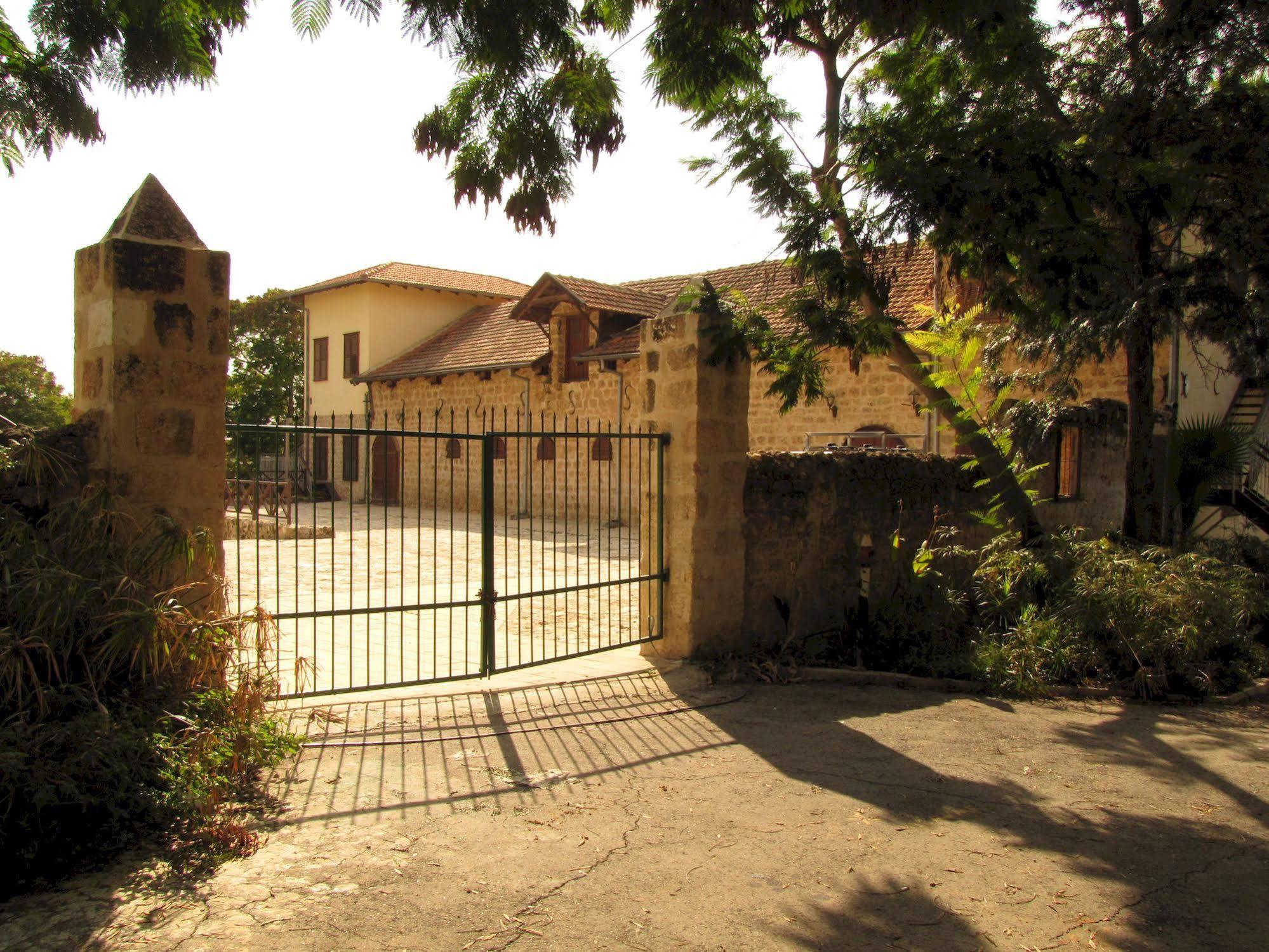 Hapina-Shel-Michal Hotel Mazkeret Batya Exterior photo