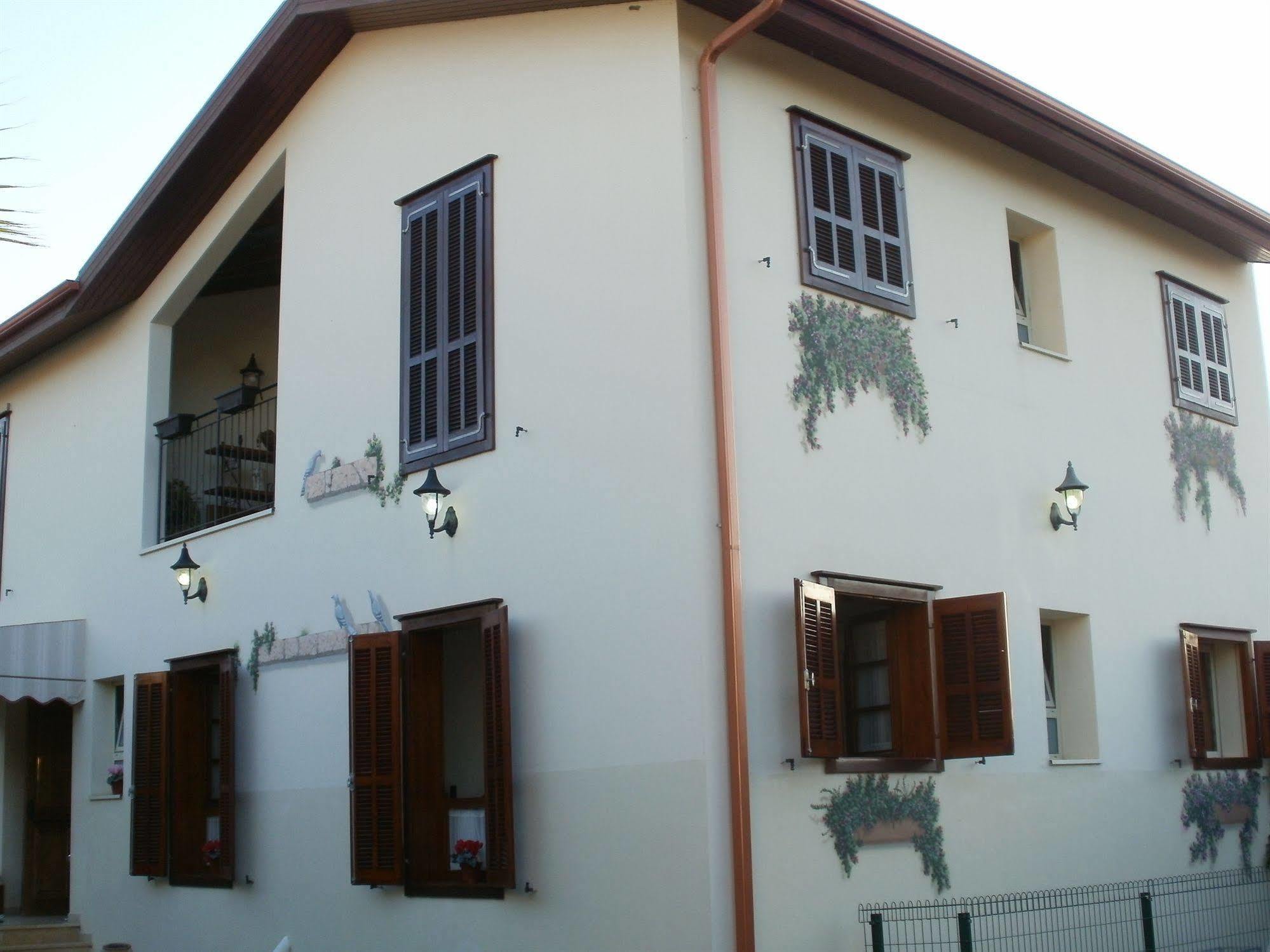 Hapina-Shel-Michal Hotel Mazkeret Batya Exterior photo